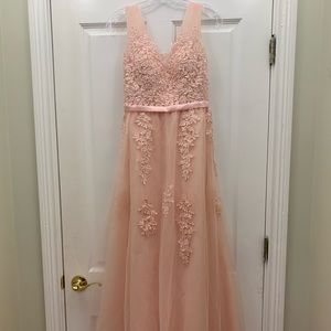 Size 2 women’s formal/prom dress.